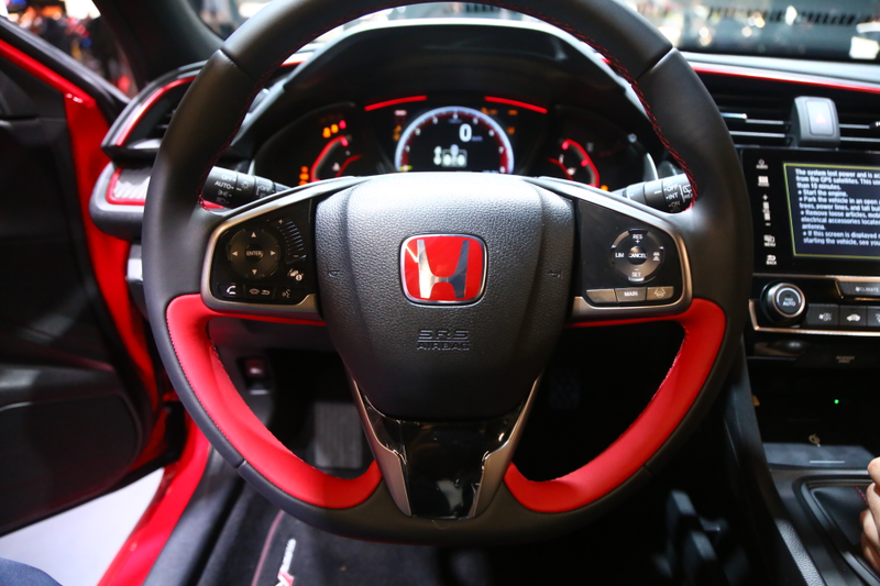 Illustration for article titled The 2018 Honda Civic Type R Is Ridiculous In All The Right Ways